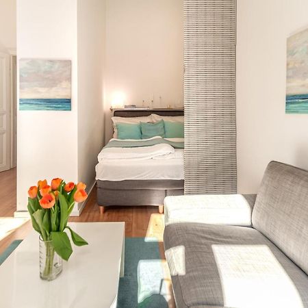 Luxurious And Bright, 5 Min To City Center Apartment Wina Bagian luar foto