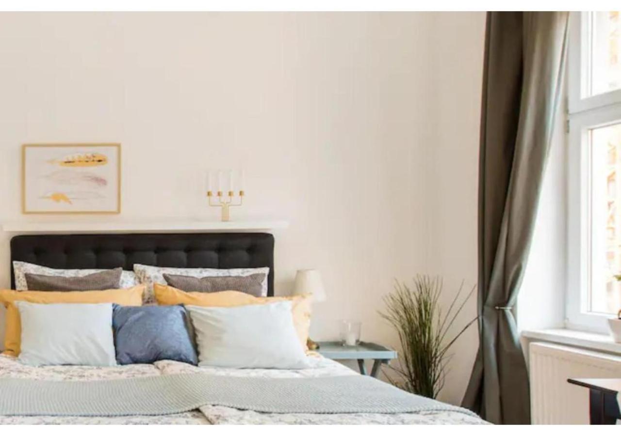 Luxurious And Bright, 5 Min To City Center Apartment Wina Bagian luar foto