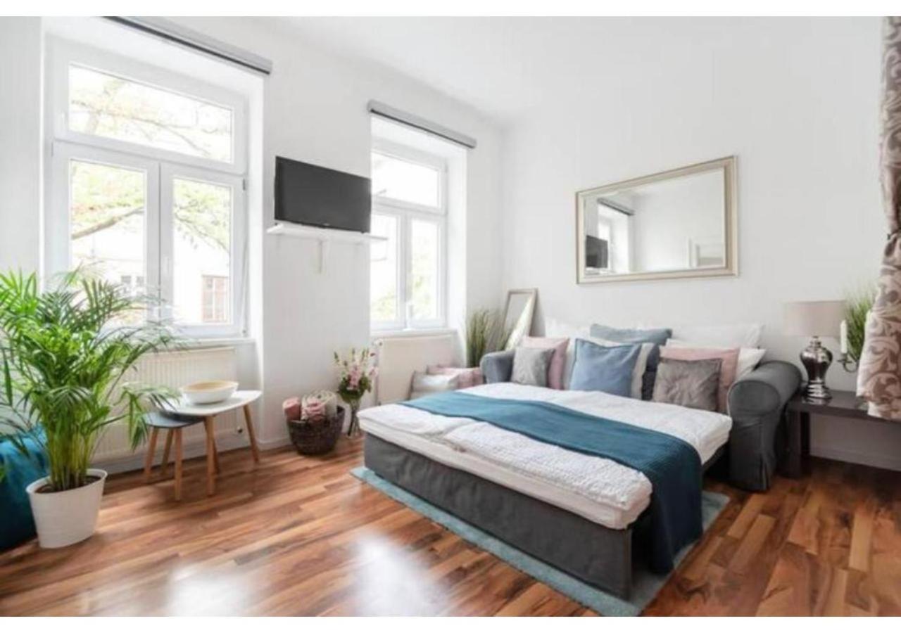 Luxurious And Bright, 5 Min To City Center Apartment Wina Bagian luar foto