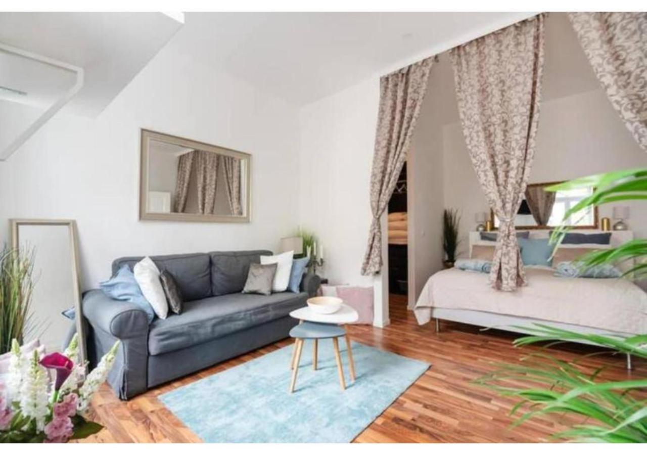 Luxurious And Bright, 5 Min To City Center Apartment Wina Bagian luar foto
