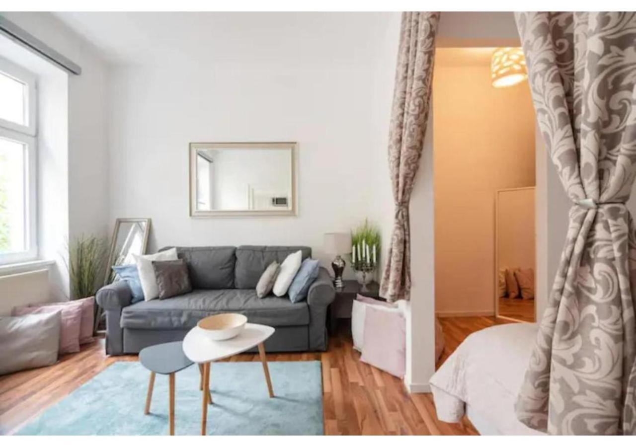 Luxurious And Bright, 5 Min To City Center Apartment Wina Bagian luar foto