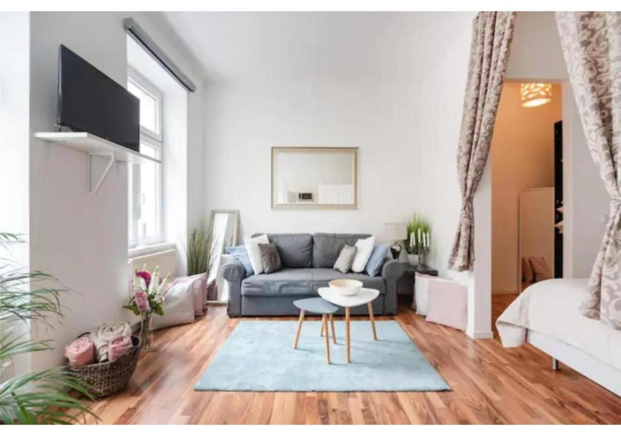 Luxurious And Bright, 5 Min To City Center Apartment Wina Bagian luar foto