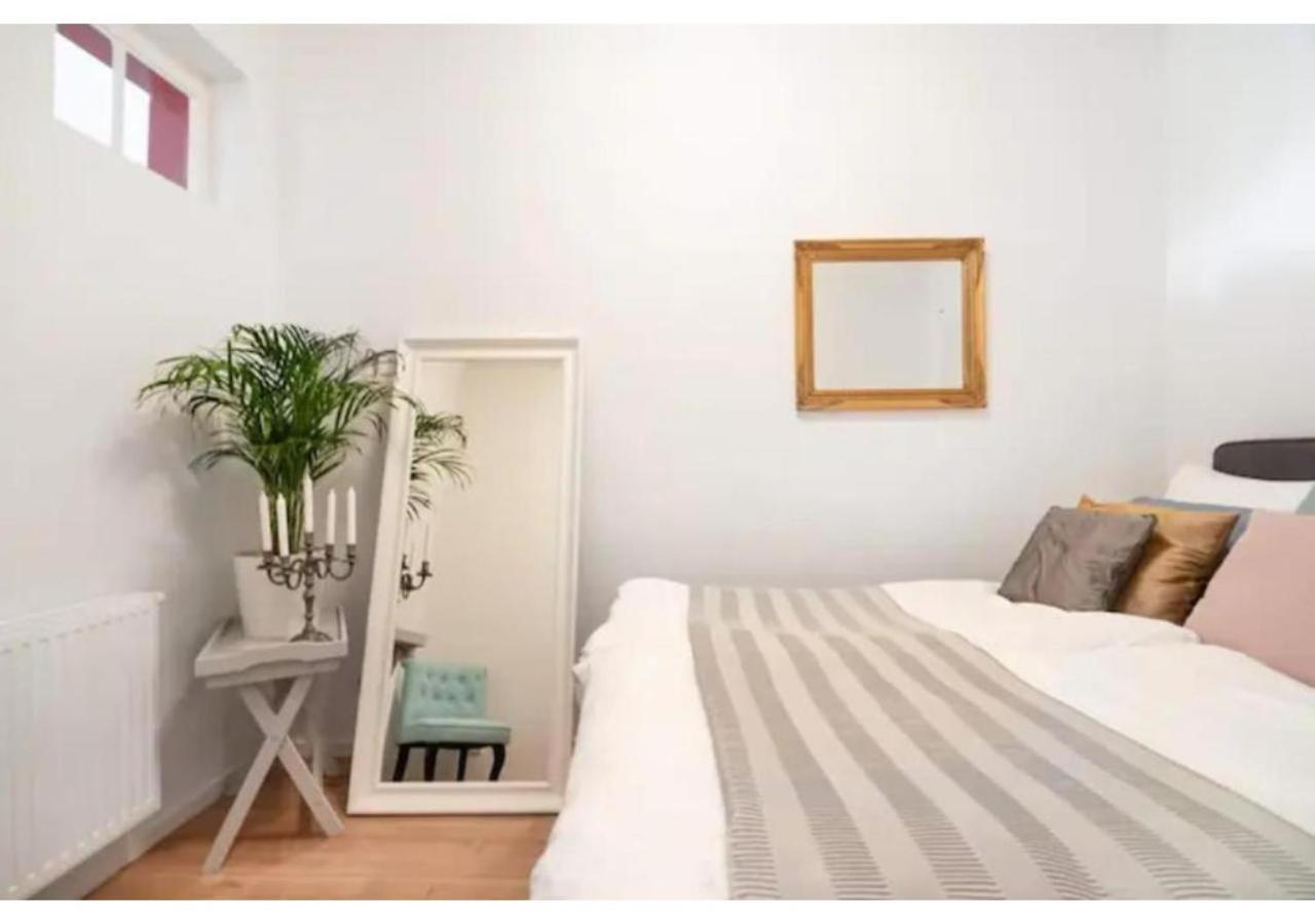 Luxurious And Bright, 5 Min To City Center Apartment Wina Bagian luar foto