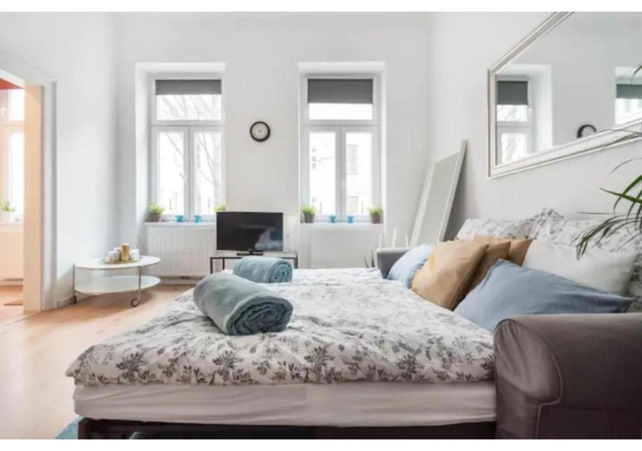 Luxurious And Bright, 5 Min To City Center Apartment Wina Bagian luar foto