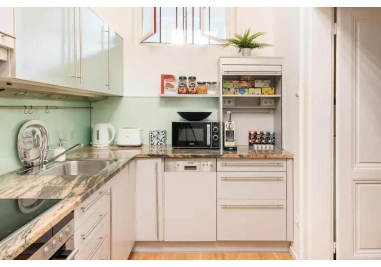 Luxurious And Bright, 5 Min To City Center Apartment Wina Bagian luar foto