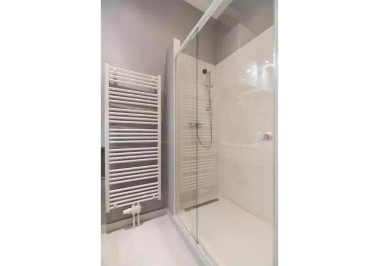 Luxurious And Bright, 5 Min To City Center Apartment Wina Bagian luar foto