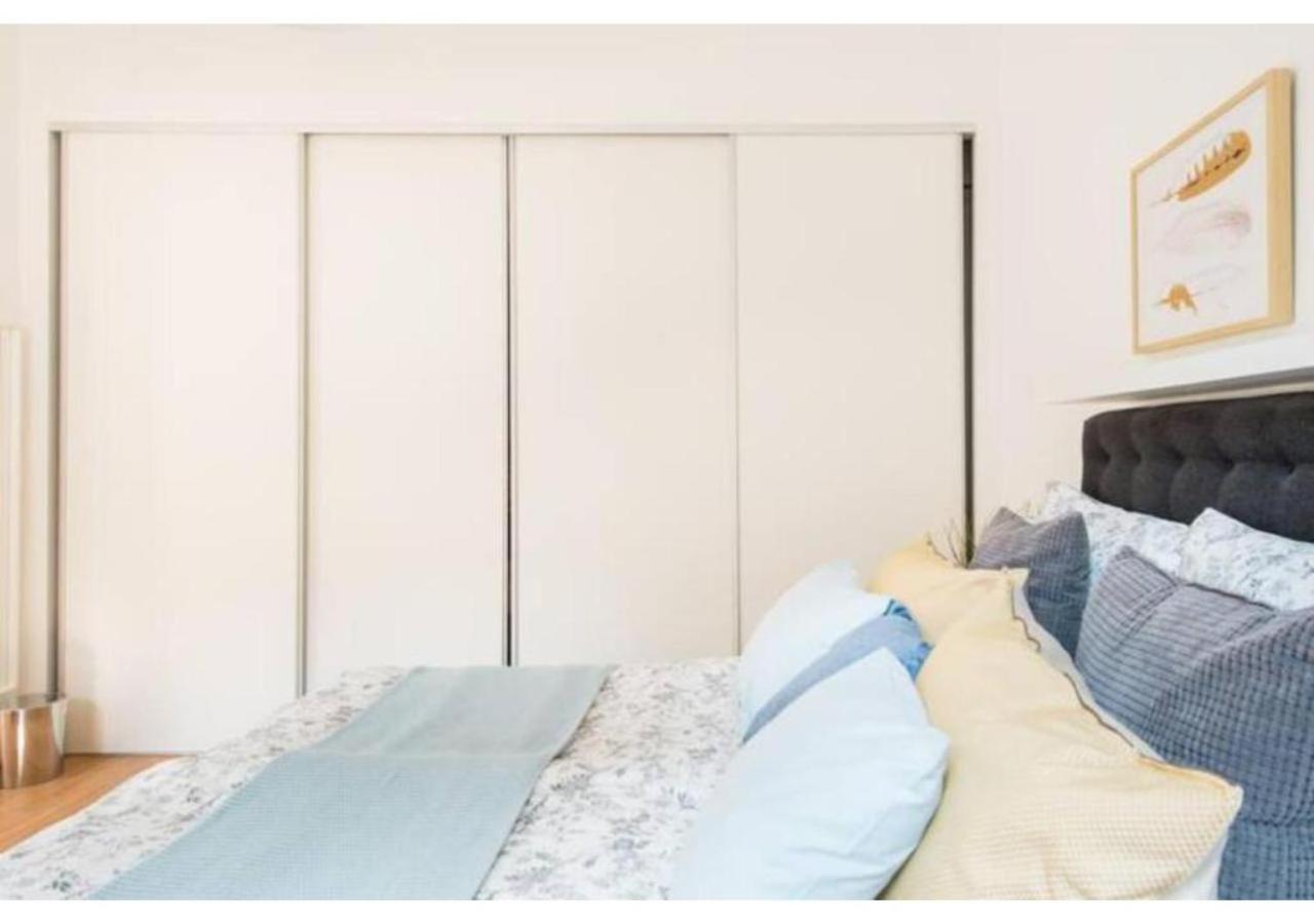 Luxurious And Bright, 5 Min To City Center Apartment Wina Bagian luar foto