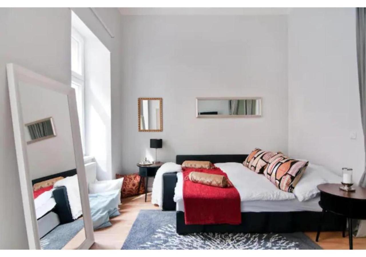 Luxurious And Bright, 5 Min To City Center Apartment Wina Bagian luar foto