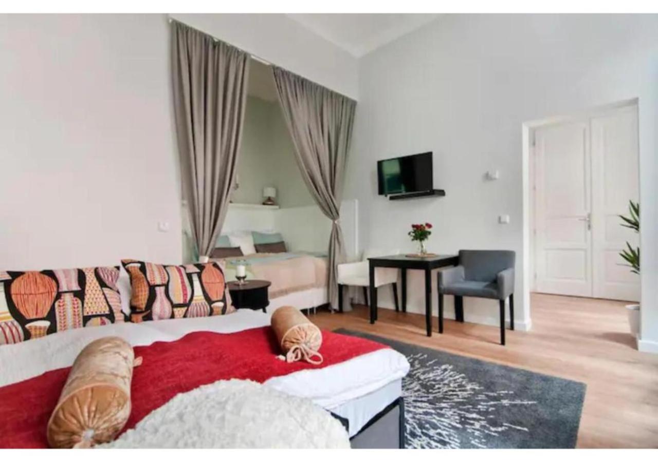 Luxurious And Bright, 5 Min To City Center Apartment Wina Bagian luar foto