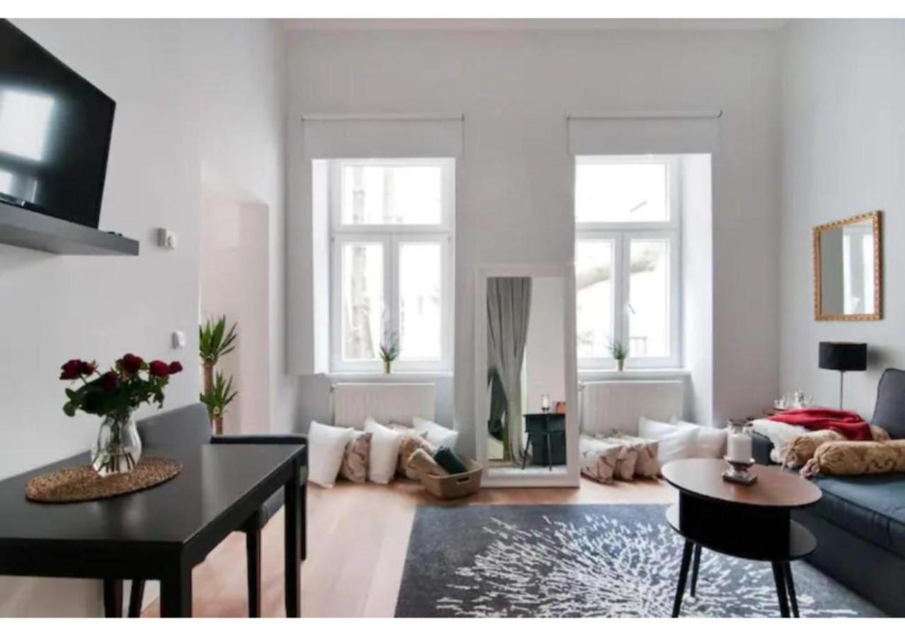 Luxurious And Bright, 5 Min To City Center Apartment Wina Bagian luar foto