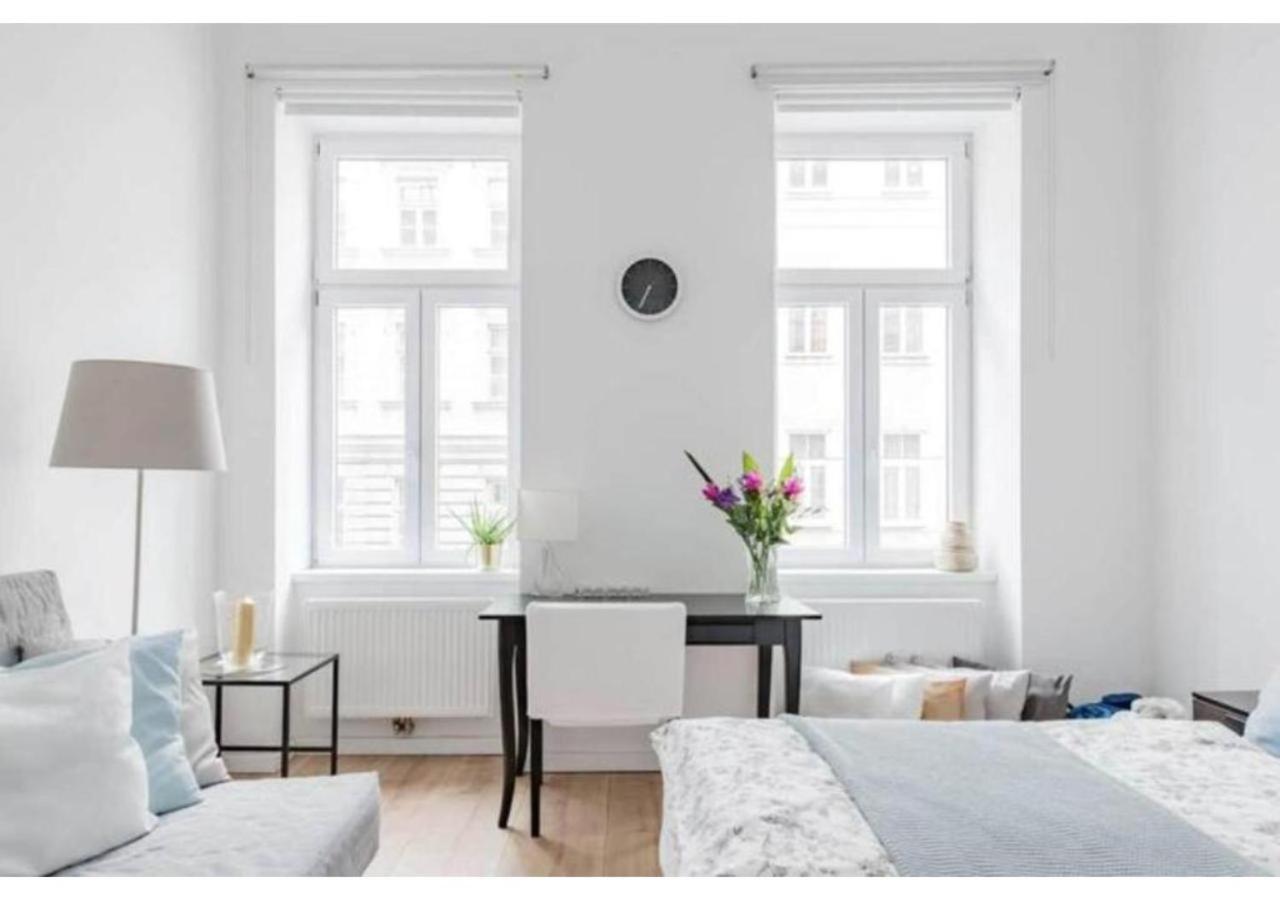 Luxurious And Bright, 5 Min To City Center Apartment Wina Bagian luar foto