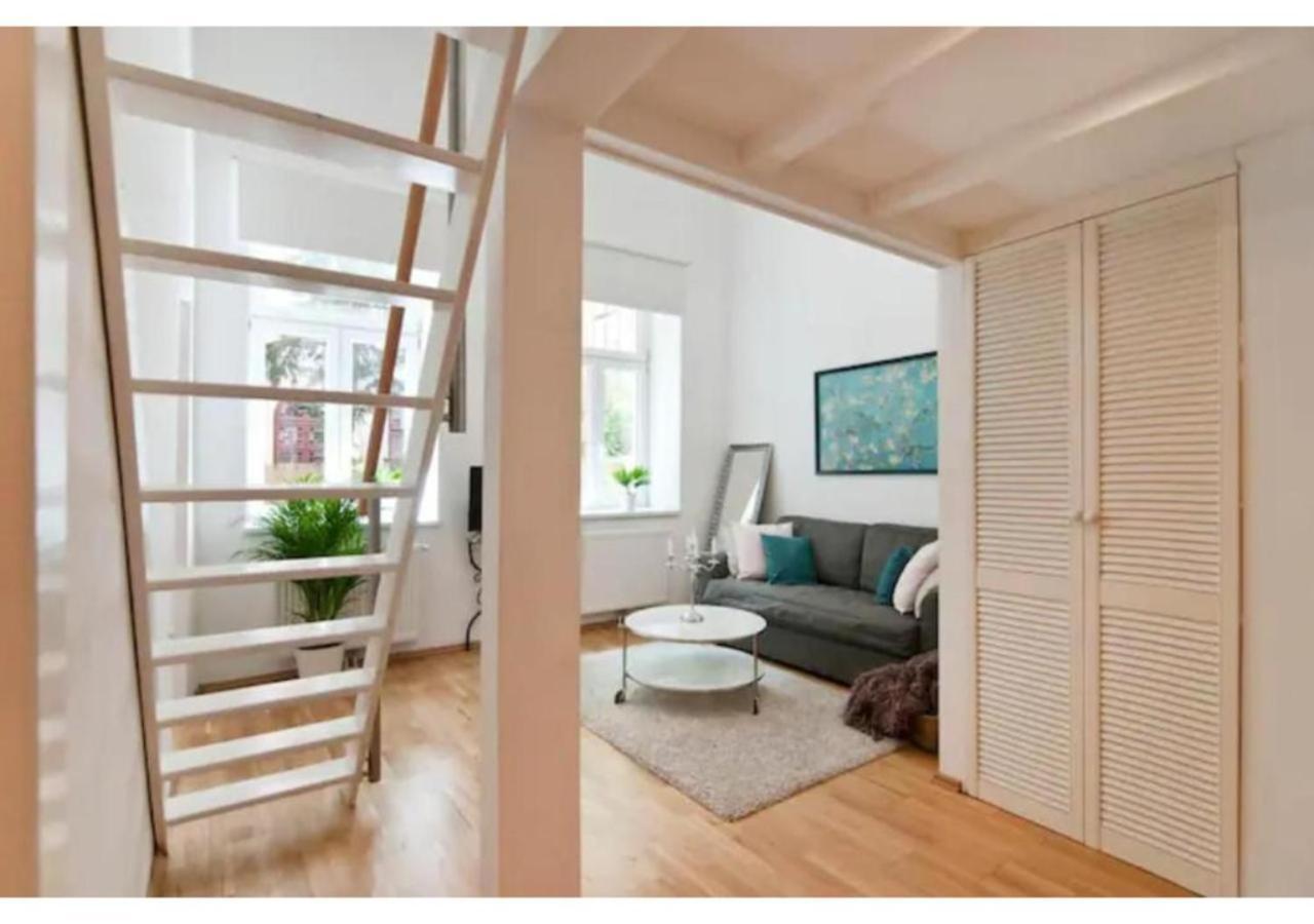 Luxurious And Bright, 5 Min To City Center Apartment Wina Bagian luar foto