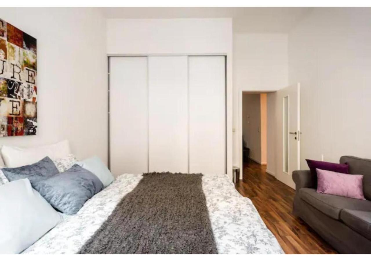 Luxurious And Bright, 5 Min To City Center Apartment Wina Bagian luar foto