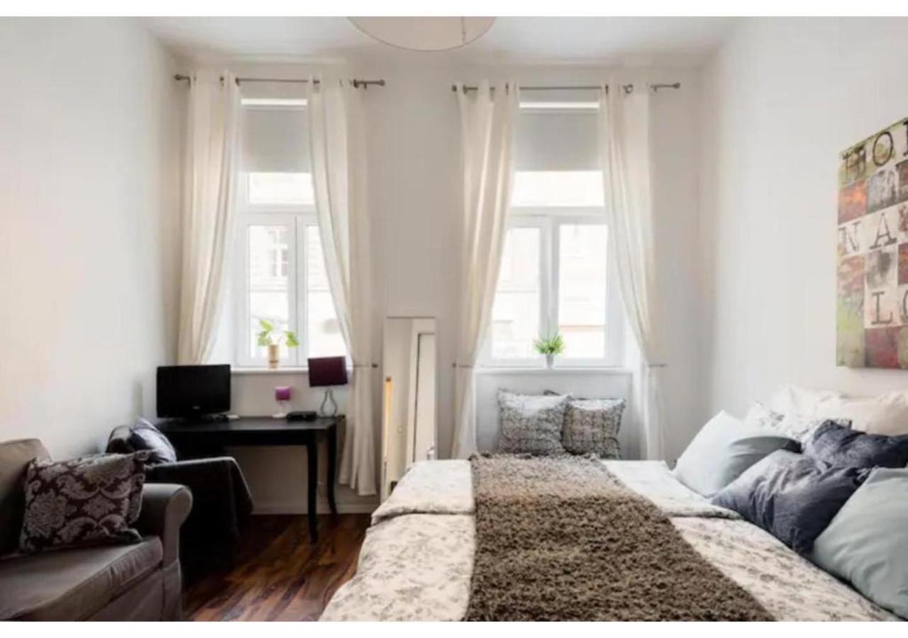Luxurious And Bright, 5 Min To City Center Apartment Wina Bagian luar foto