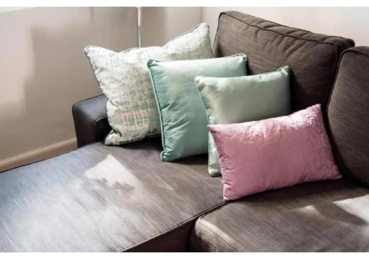 Luxurious And Bright, 5 Min To City Center Apartment Wina Bagian luar foto