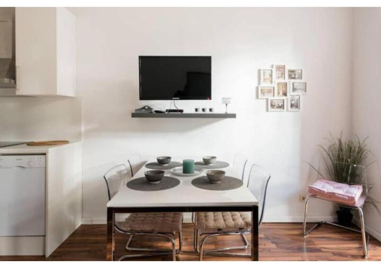 Luxurious And Bright, 5 Min To City Center Apartment Wina Bagian luar foto