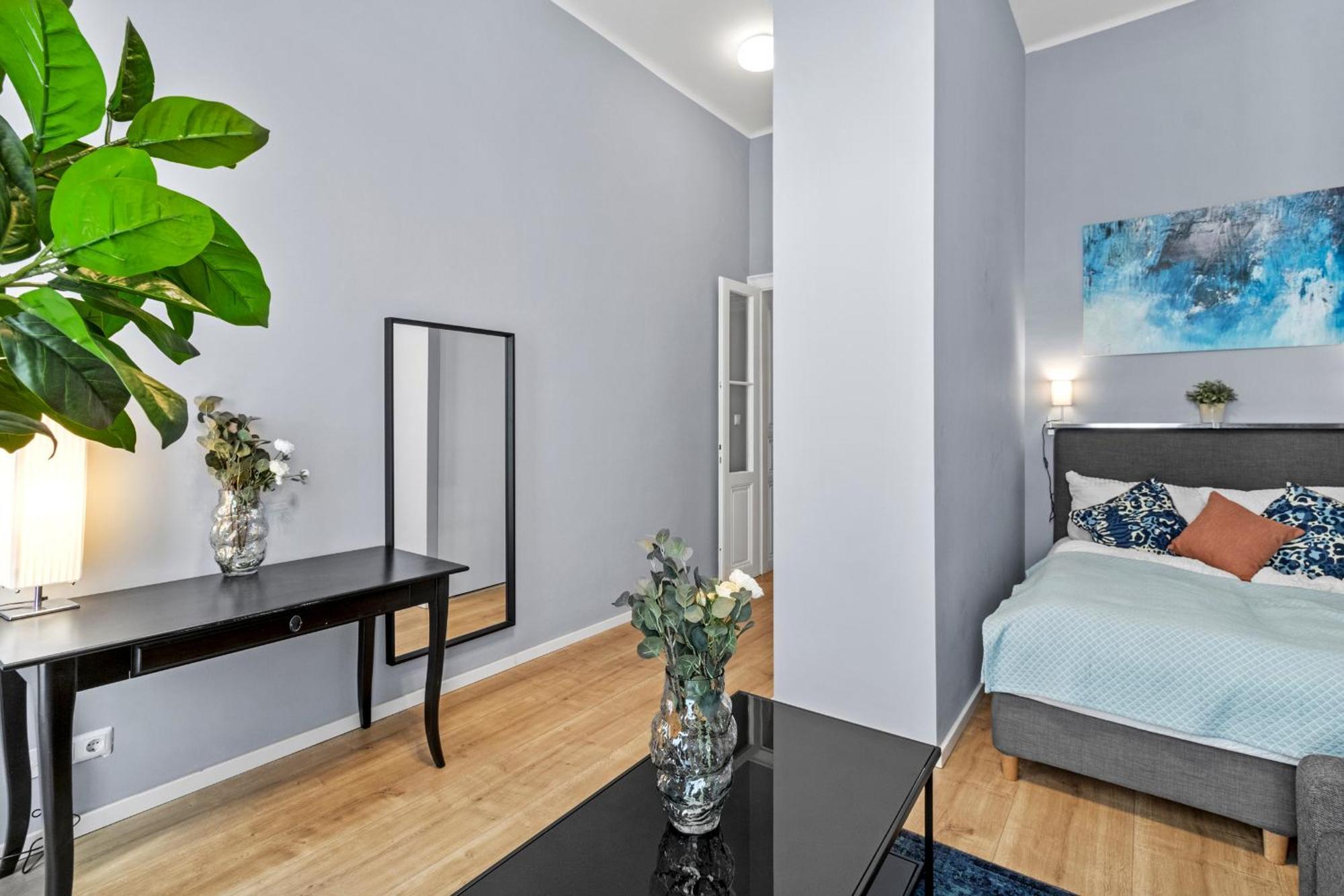 Luxurious And Bright, 5 Min To City Center Apartment Wina Bagian luar foto