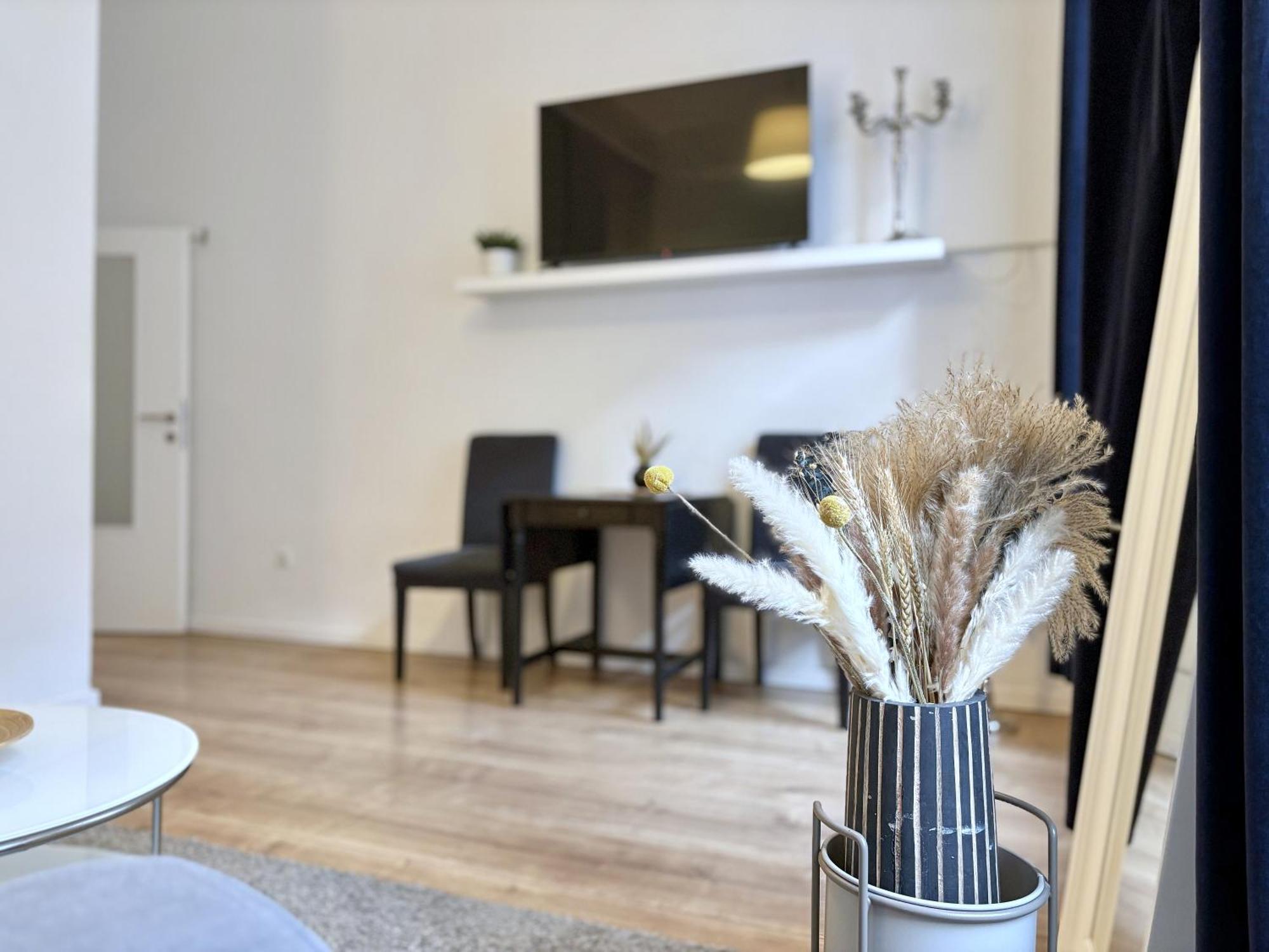 Luxurious And Bright, 5 Min To City Center Apartment Wina Bagian luar foto